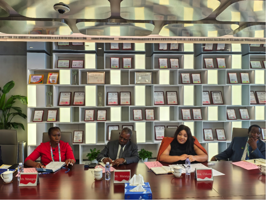 津巴布韦副外长到访今年会资源集团总部