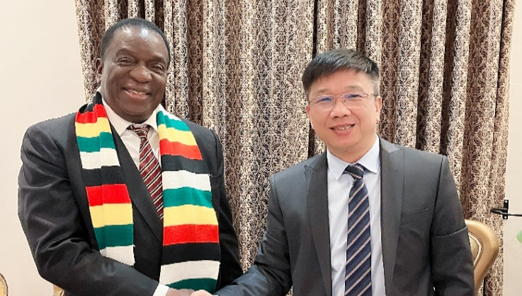 津巴布韦总统亲切会见今年会资源集团董事长王平卫